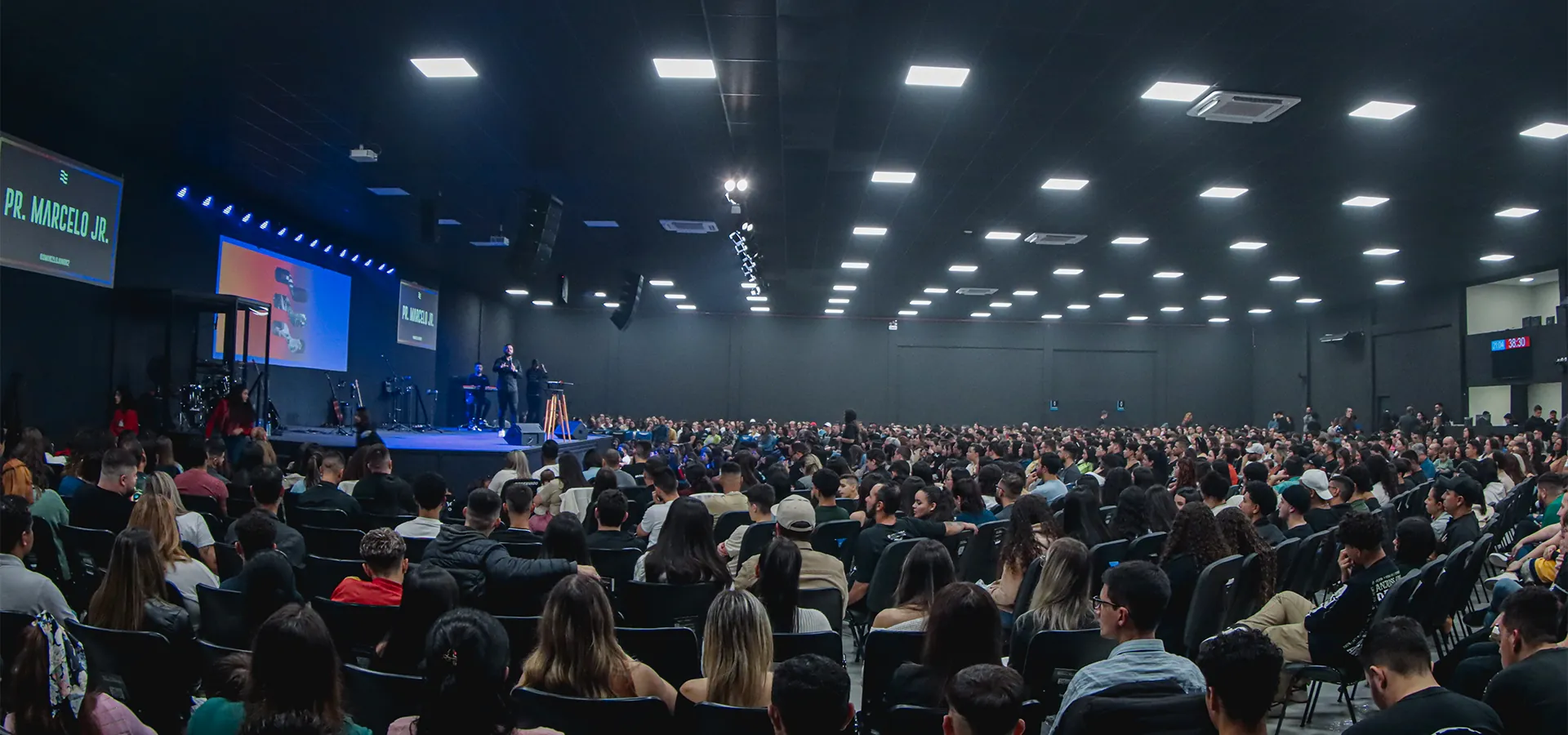 Culto lotado no auditório da Alcance Pinhais